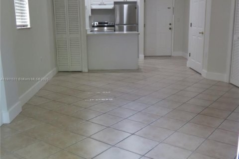 Condo in Miami, Florida, 1 bedroom  № 1955871 - photo 6