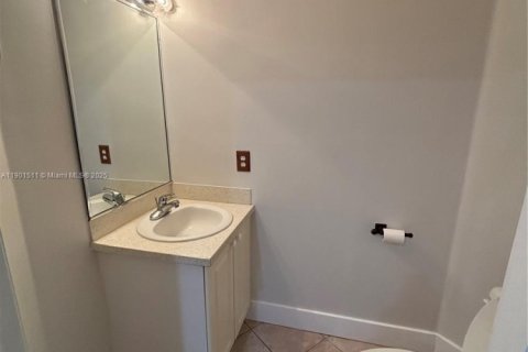 Condo in Miami, Florida, 1 bedroom  № 1955871 - photo 14