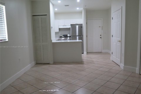 Condo in Miami, Florida, 1 bedroom  № 1955871 - photo 5