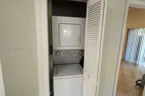 Condo in Miami, Florida, 1 bedroom  № 1955871 - photo 15