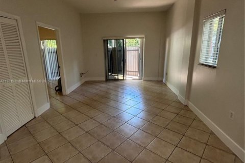 Condo in Miami, Florida, 1 bedroom  № 1955871 - photo 4