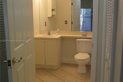 Condo in Miami, Florida, 1 bedroom  № 1955871 - photo 12