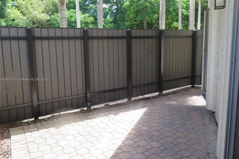 Condo in Miami, Florida, 1 bedroom  № 1955871 - photo 17