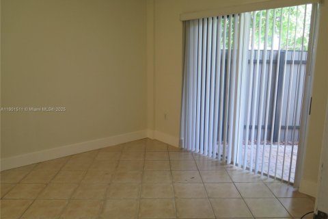 Condo in Miami, Florida, 1 bedroom  № 1955871 - photo 11