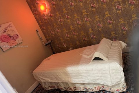 Commercial property in Miami, Florida № 1971549 - photo 10