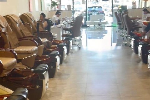 Commercial property in Miami, Florida № 1971549 - photo 3