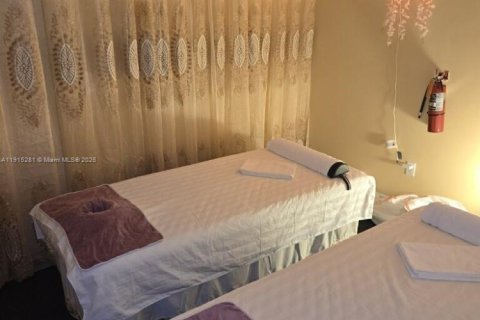 Commercial property in Miami, Florida № 1971549 - photo 7