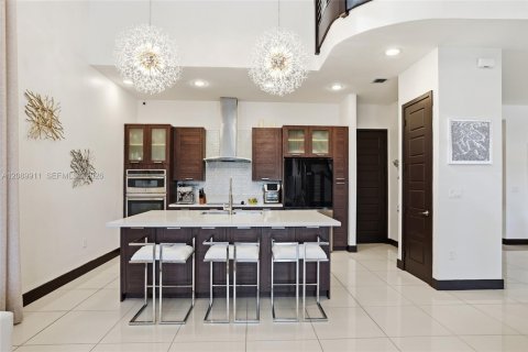 Casa en venta en Miami, Florida, 4 dormitorios, 282.89 m2 № 2370091 - foto 26