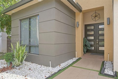 Casa en venta en Miami, Florida, 4 dormitorios, 282.89 m2 № 2370091 - foto 10