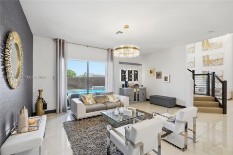 Casa en venta en Miami, Florida, 4 dormitorios, 282.89 m2 № 2370091 - foto 15