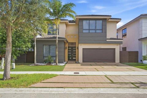 Casa en venta en Miami, Florida, 4 dormitorios, 282.89 m2 № 2370091 - foto 6