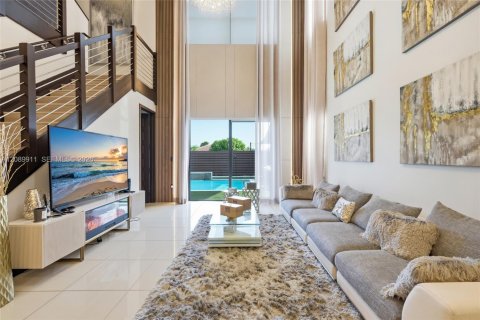Casa en venta en Miami, Florida, 4 dormitorios, 282.89 m2 № 2370091 - foto 22