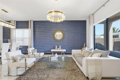 Casa en venta en Miami, Florida, 4 dormitorios, 282.89 m2 № 2370091 - foto 18
