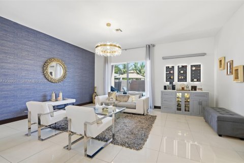 Casa en venta en Miami, Florida, 4 dormitorios, 282.89 m2 № 2370091 - foto 14