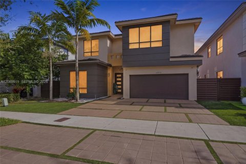Casa en venta en Miami, Florida, 4 dormitorios, 282.89 m2 № 2370091 - foto 8