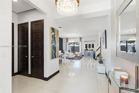 Casa en venta en Miami, Florida, 4 dormitorios, 282.89 m2 № 2370091 - foto 12