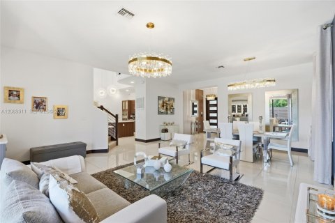 Casa en venta en Miami, Florida, 4 dormitorios, 282.89 m2 № 2370091 - foto 16