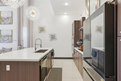 Casa en venta en Miami, Florida, 4 dormitorios, 282.89 m2 № 2370091 - foto 28