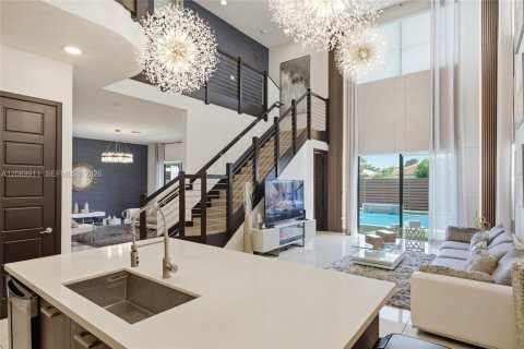 Casa en venta en Miami, Florida, 4 dormitorios, 282.89 m2 № 2370091 - foto 30