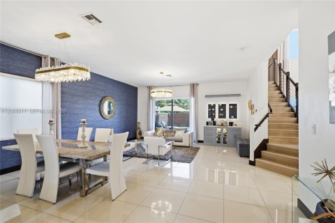 Casa en venta en Miami, Florida, 4 dormitorios, 282.89 m2 № 2370091 - foto 13