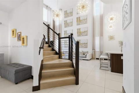 Casa en venta en Miami, Florida, 4 dormitorios, 282.89 m2 № 2370091 - foto 20