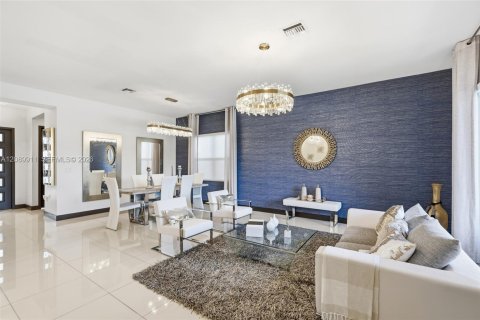 Casa en venta en Miami, Florida, 4 dormitorios, 282.89 m2 № 2370091 - foto 17