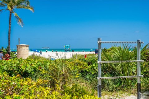 Condominio en venta en Miami Beach, Florida, 2 dormitorios, 107.95 m2 № 1707501 - foto 12