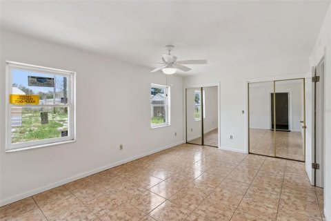 House in Frostproof, Florida 3 bedrooms, 90.95 sq.m. № 2210841 - photo 24