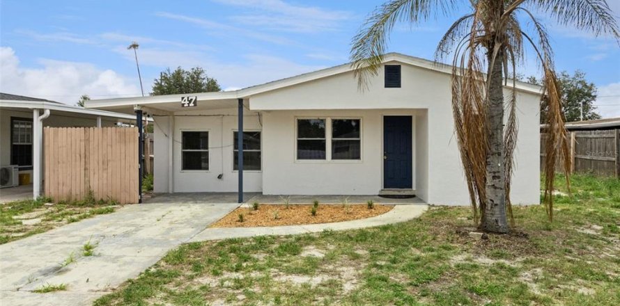 House in Frostproof, Florida 3 bedrooms, 90.95 sq.m. № 2210841
