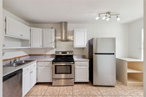 House in Frostproof, Florida 3 bedrooms, 90.95 sq.m. № 2210841 - photo 6