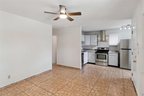 House in Frostproof, Florida 3 bedrooms, 90.95 sq.m. № 2210841 - photo 10