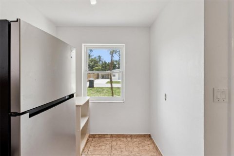 House in Frostproof, Florida 3 bedrooms, 90.95 sq.m. № 2210841 - photo 8