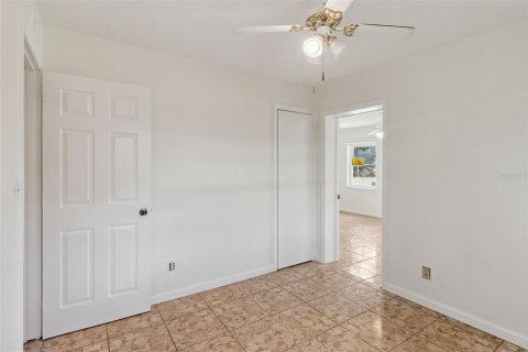 House in Frostproof, Florida 3 bedrooms, 90.95 sq.m. № 2210841 - photo 21