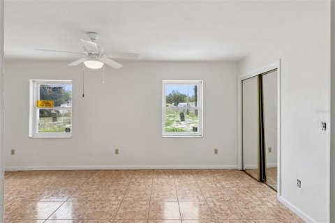 House in Frostproof, Florida 3 bedrooms, 90.95 sq.m. № 2210841 - photo 25
