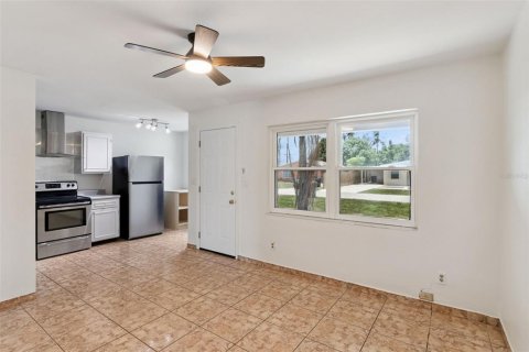 House in Frostproof, Florida 3 bedrooms, 90.95 sq.m. № 2210841 - photo 9