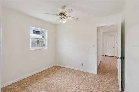 House in Frostproof, Florida 3 bedrooms, 90.95 sq.m. № 2210841 - photo 20