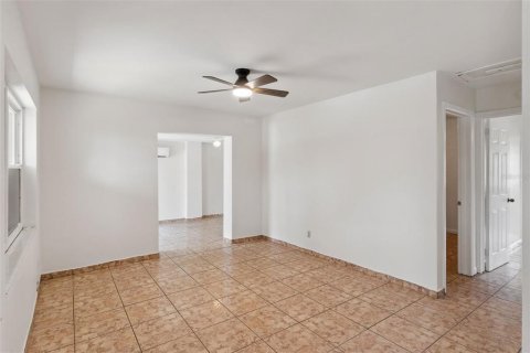 House in Frostproof, Florida 3 bedrooms, 90.95 sq.m. № 2210841 - photo 11
