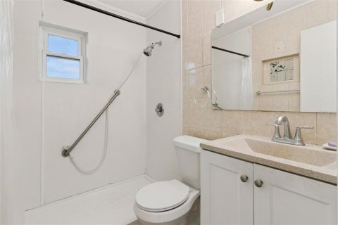 House in Frostproof, Florida 3 bedrooms, 90.95 sq.m. № 2210841 - photo 15