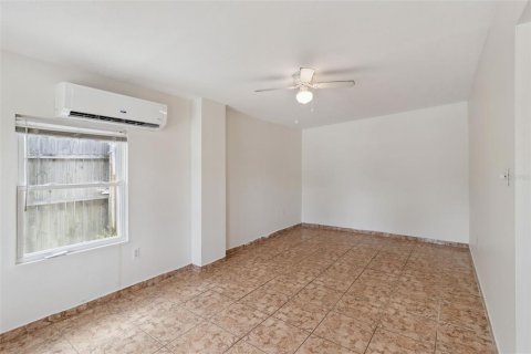 House in Frostproof, Florida 3 bedrooms, 90.95 sq.m. № 2210841 - photo 12