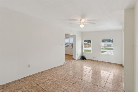 House in Frostproof, Florida 3 bedrooms, 90.95 sq.m. № 2210841 - photo 14