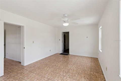 House in Frostproof, Florida 3 bedrooms, 90.95 sq.m. № 2210841 - photo 23