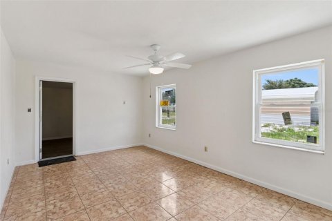 House in Frostproof, Florida 3 bedrooms, 90.95 sq.m. № 2210841 - photo 22