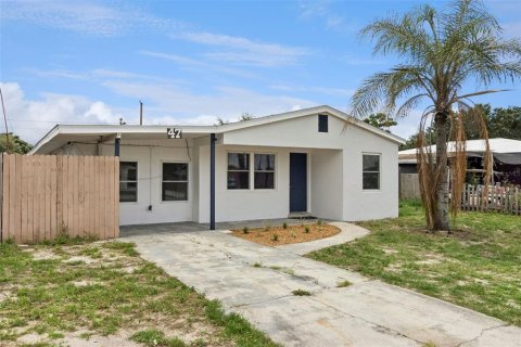House in Frostproof, Florida 3 bedrooms, 90.95 sq.m. № 2210841 - photo 2