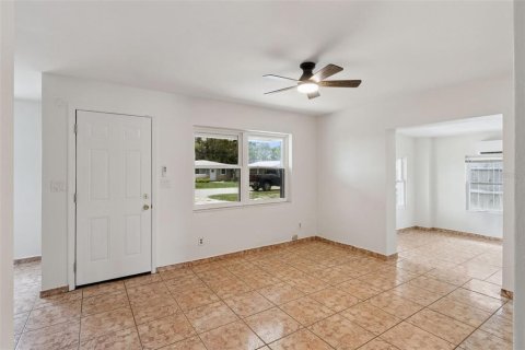 House in Frostproof, Florida 3 bedrooms, 90.95 sq.m. № 2210841 - photo 4