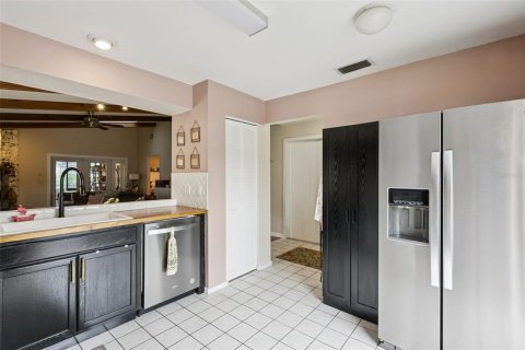 House in Winter Springs, Florida 2 bedrooms, 119.75 sq.m. № 2394208 - photo 15