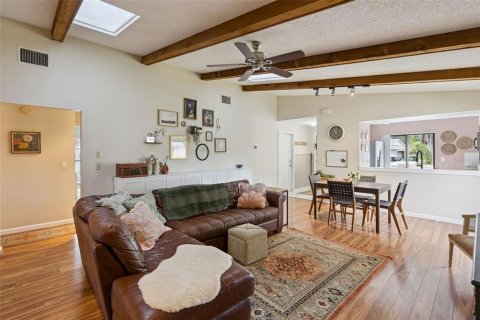 House in Winter Springs, Florida 2 bedrooms, 119.75 sq.m. № 2394208 - photo 6