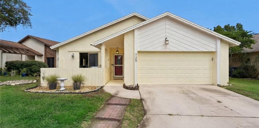 House in Winter Springs, Florida 2 bedrooms, 119.75 sq.m. № 2394208