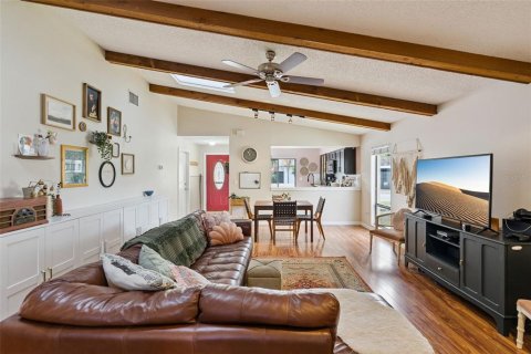 House in Winter Springs, Florida 2 bedrooms, 119.75 sq.m. № 2394208 - photo 5