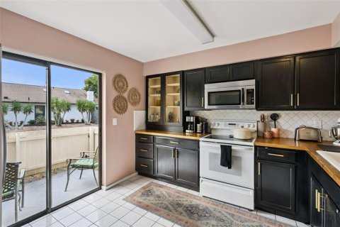 House in Winter Springs, Florida 2 bedrooms, 119.75 sq.m. № 2394208 - photo 11