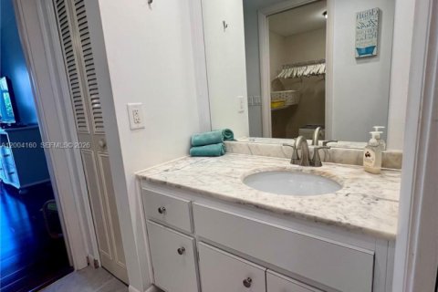 Condo in Lauderdale-by-the-Sea, Florida, 1 bedroom  № 2068409 - photo 15